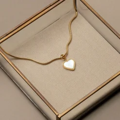 Amorance Necklace