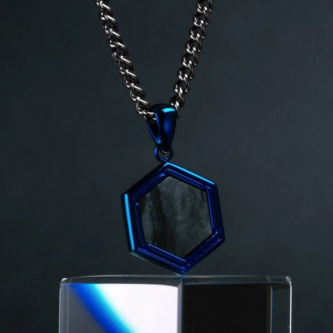 AXIS NECKLACE
