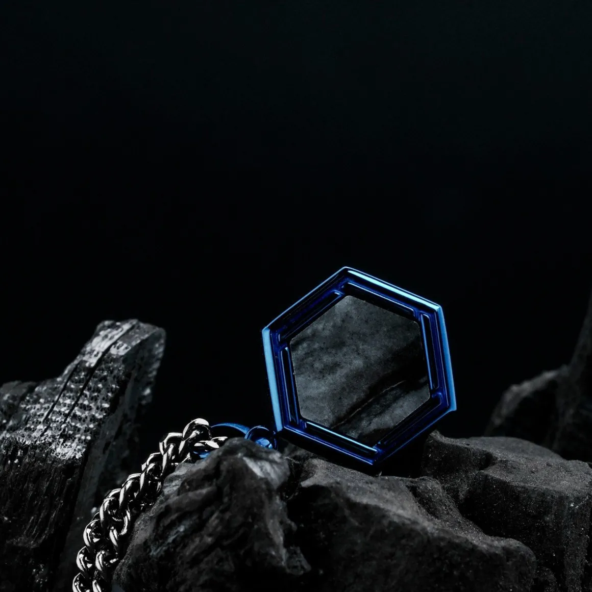 AXIS NECKLACE