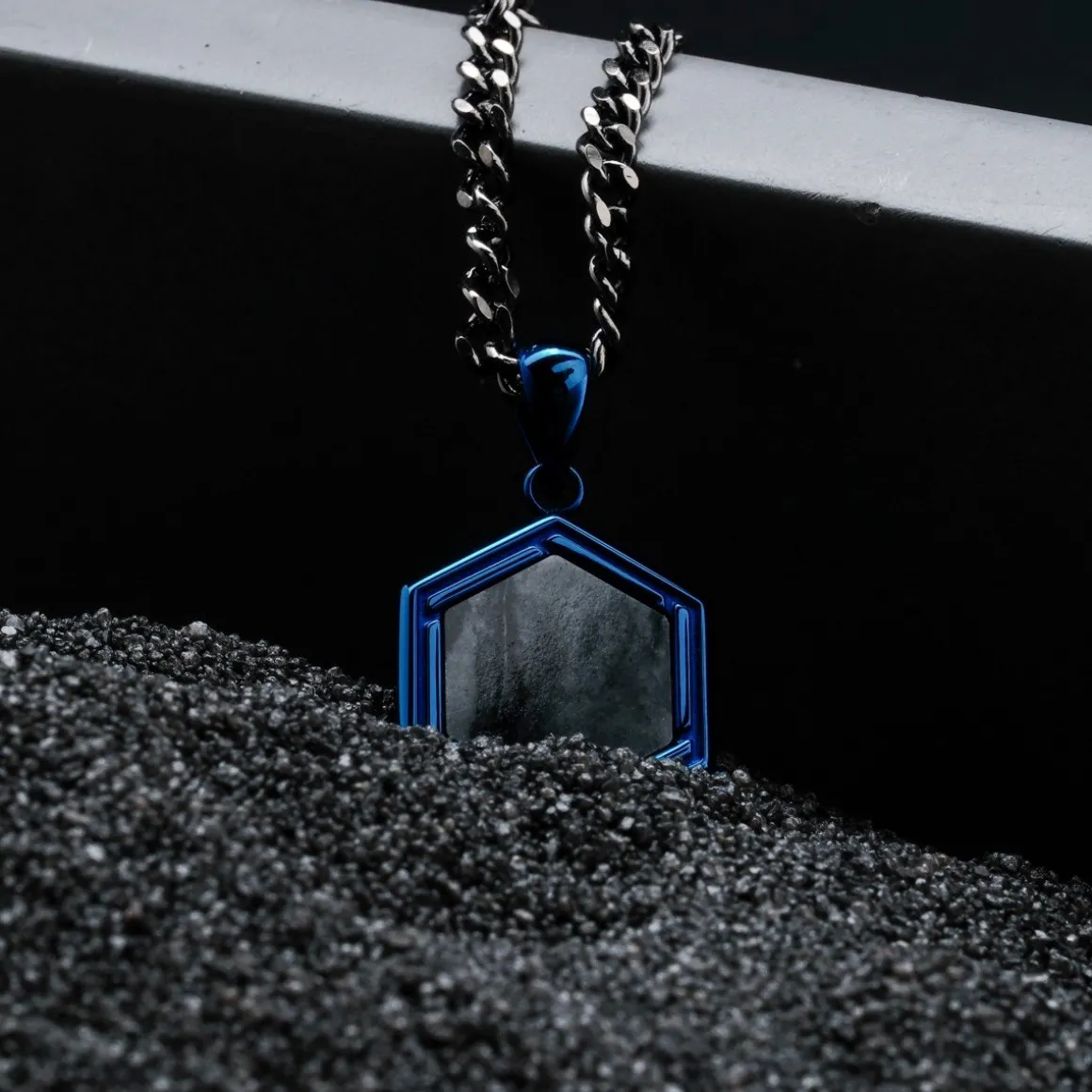 AXIS NECKLACE