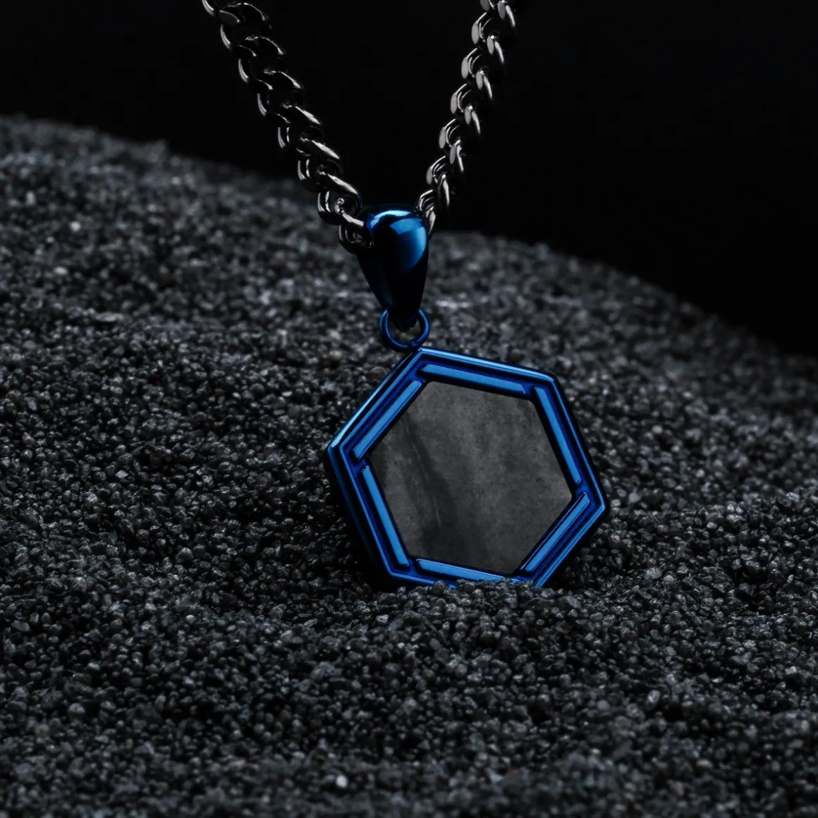 AXIS NECKLACE