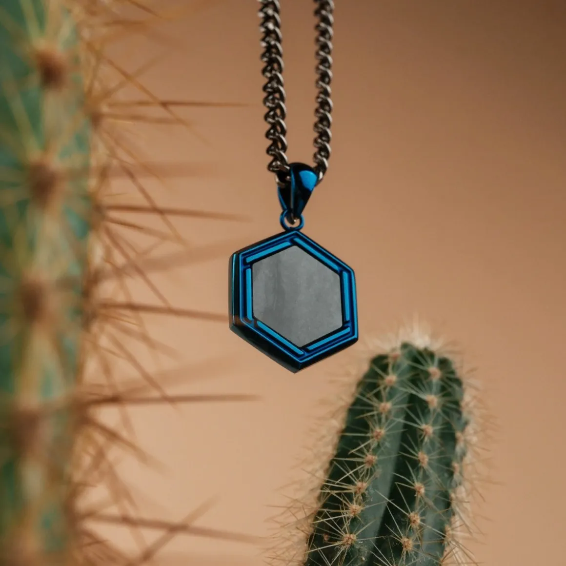 AXIS NECKLACE