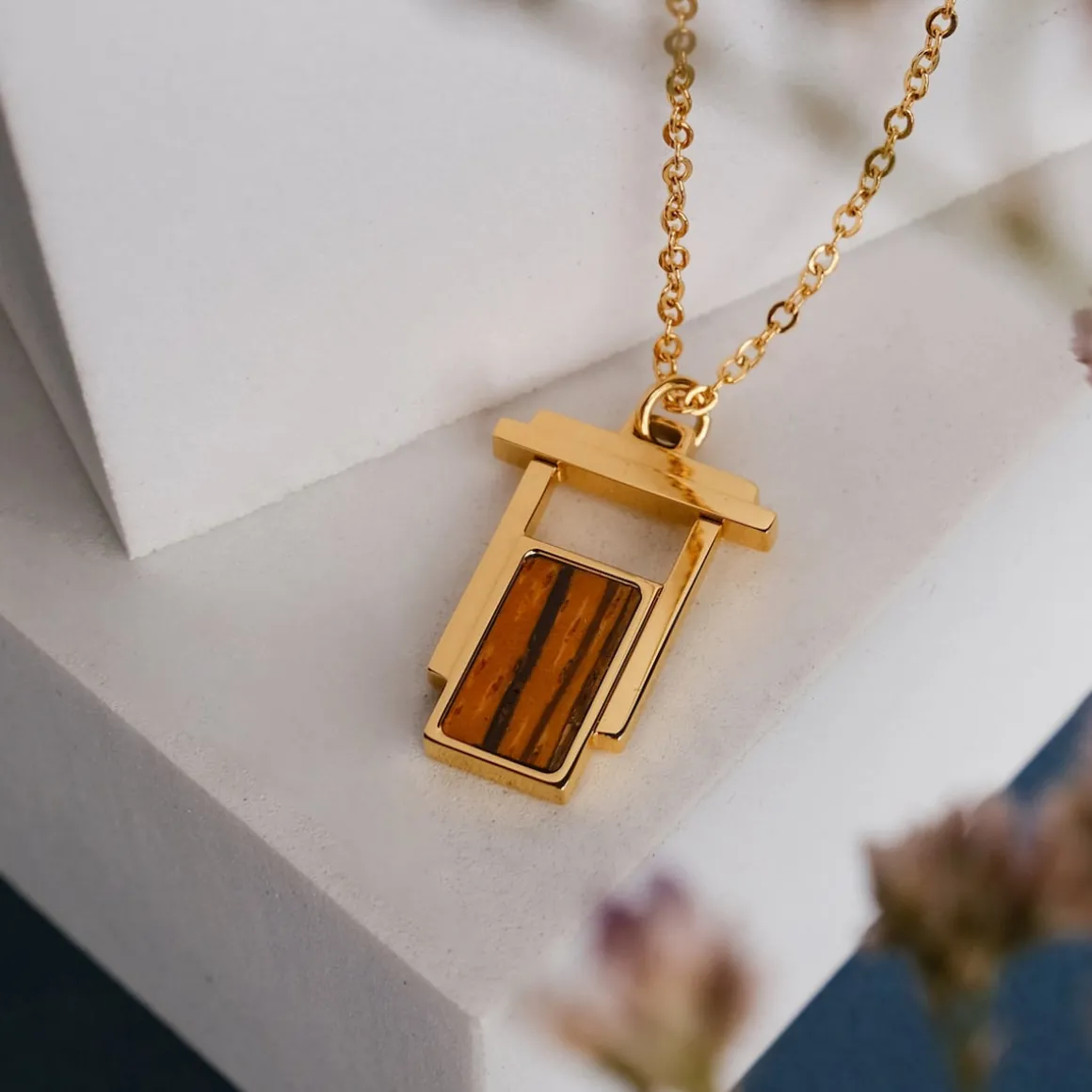 Contour Necklace